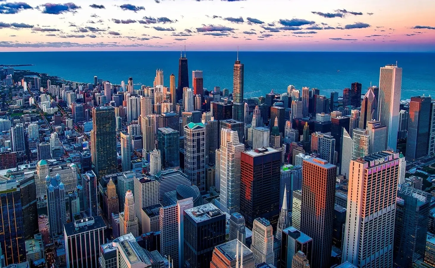Panoramic view of the Chicago skyline at sunset, symbolizing economic growth and opportunity across the Best Industries to Buy in Chicago 2025, including technology, healthcare, logistics, and green energy.